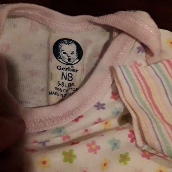 2- NEWBORN  BABY ONESIES. - Picture 5 of 6